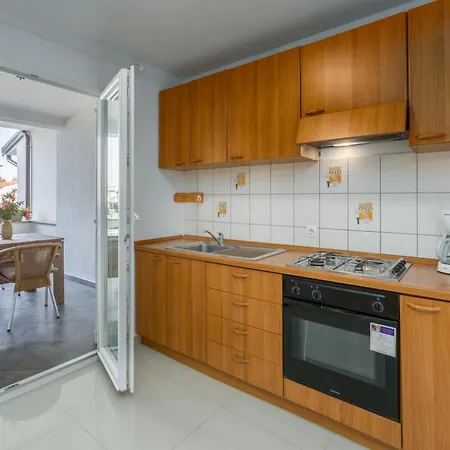 Apartment Marica 4 In Strandnaehe Mit Parkplatz Porec