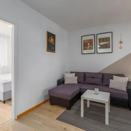 Marica 4 In Strandnaehe Mit Parkplatz Apartment Porec