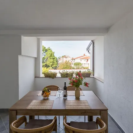 Marica 4 In Strandnaehe Mit Parkplatz * Porec